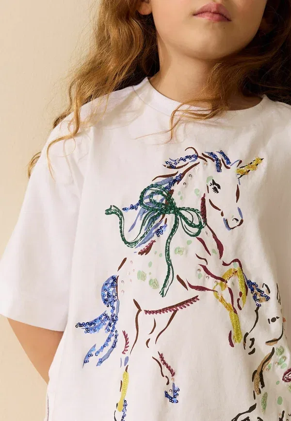 Футболка Next, Regular fit sequin graphic oversized boxy t-shirt, белый единорог — фото 2