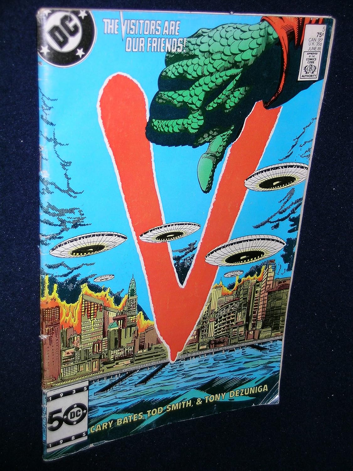 

The Visitors are our friends! #5 June 1985 (5) (DC Comics)