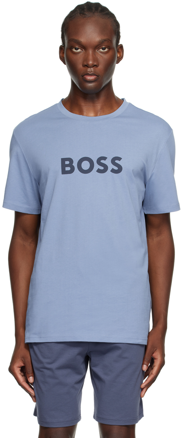 

Синяя футболка с большим логотипом BOSS