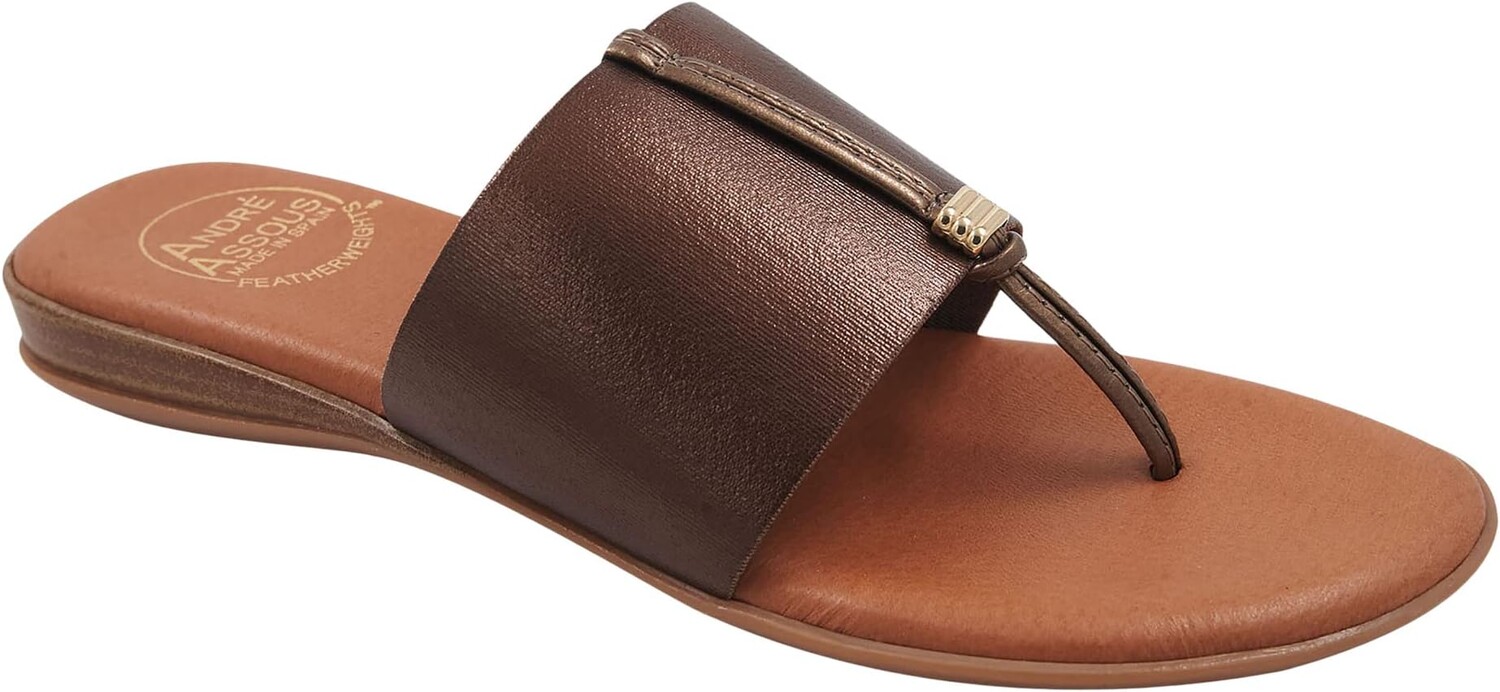 Сандалии Andre Assous Nice Featherweight Flat Sandal, бронзовый