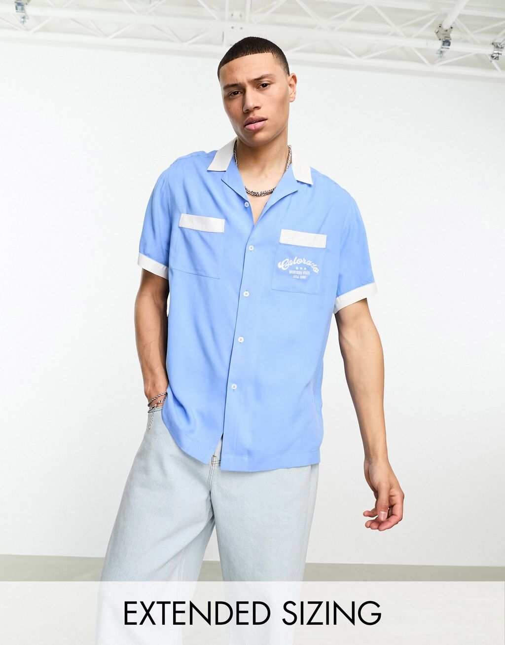 

Синяя рубашка для боулинга с вышивкой на груди ASOS DESIGN