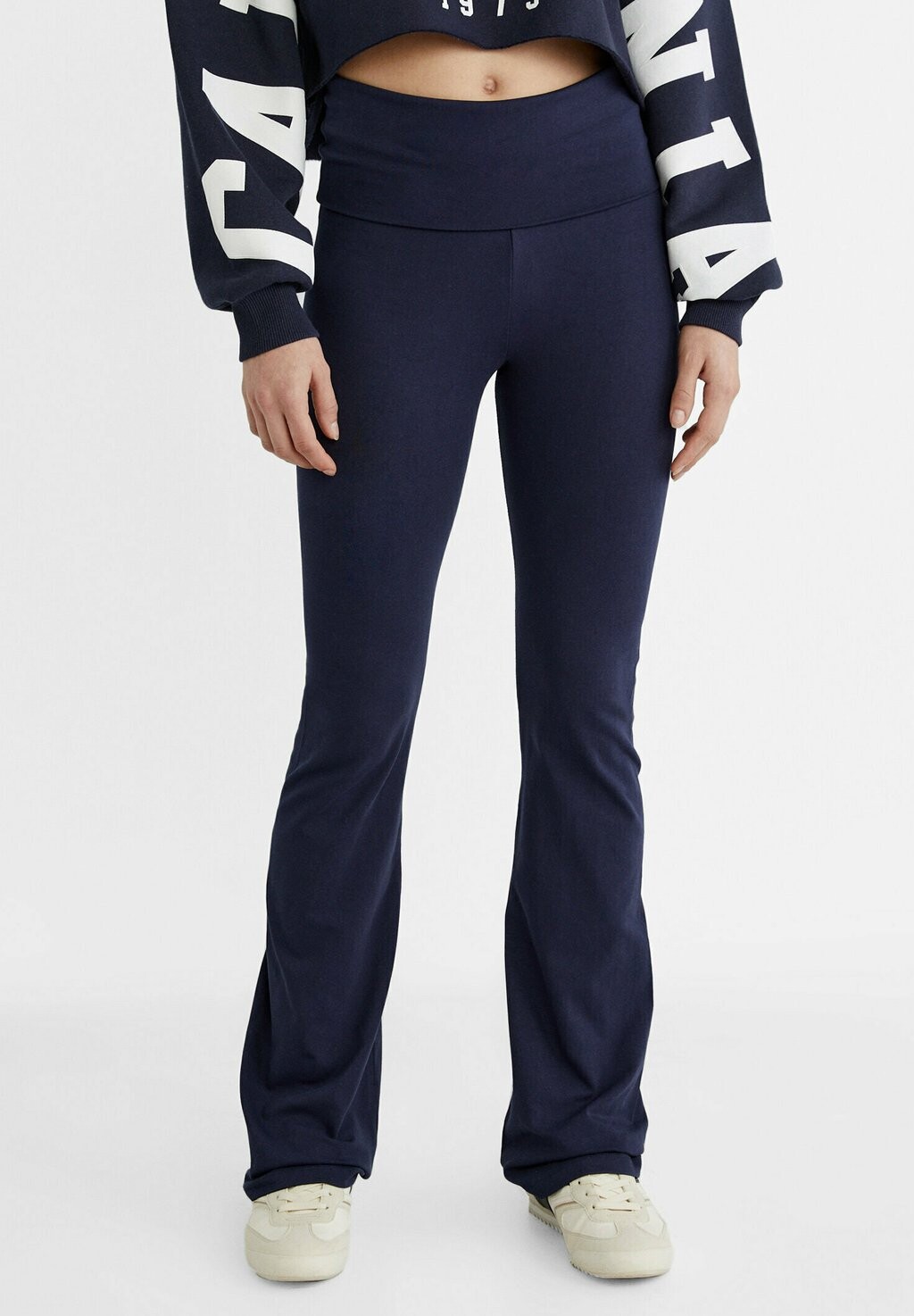 

Брюки FLARED Stradivarius, цвет dark blue