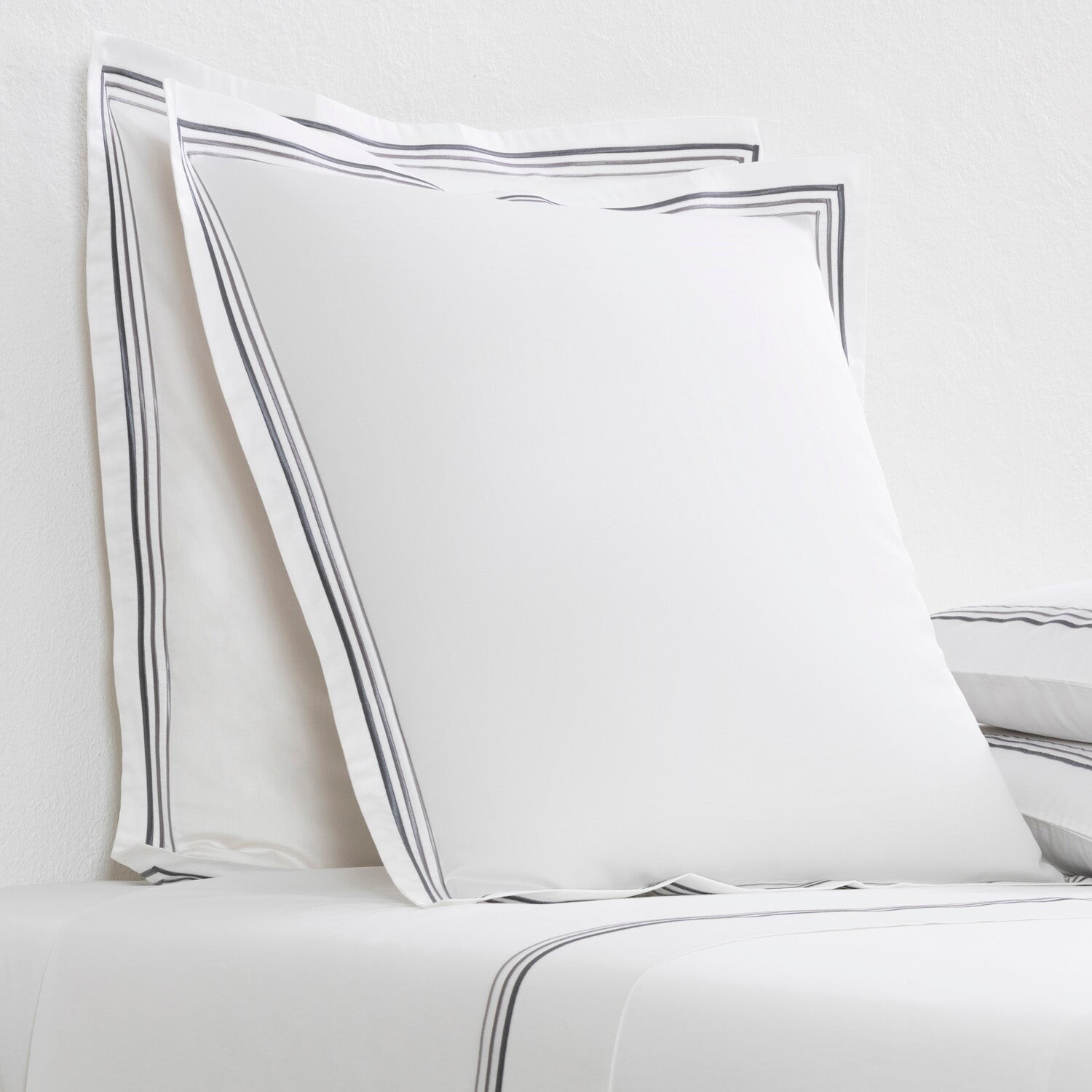 

Frette Contemporary Euro Sham, цвет White/Grey