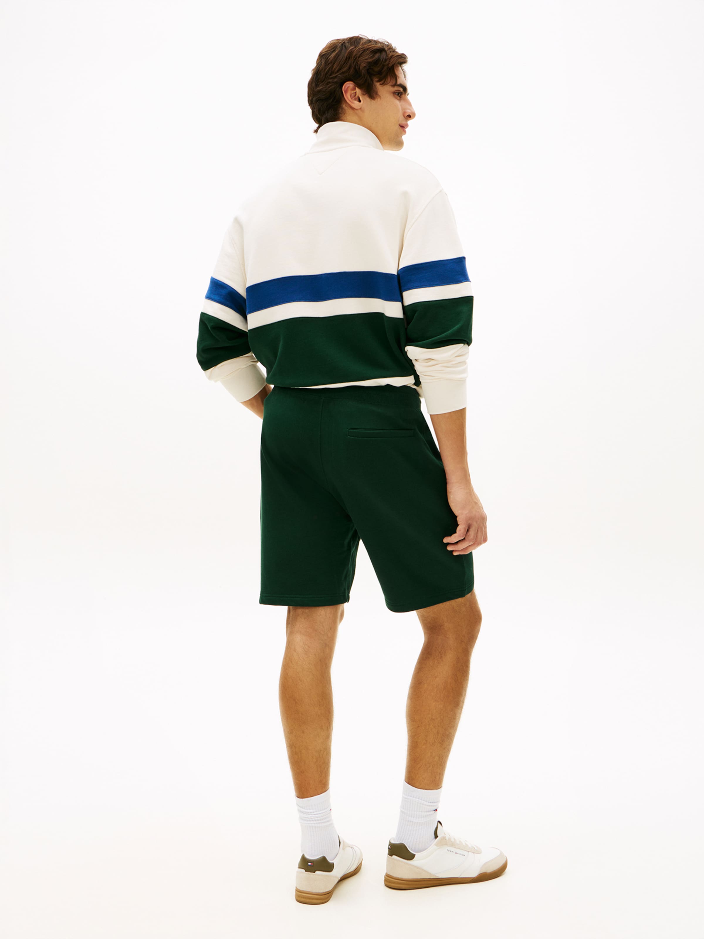 TOMMY HILFIGER Шорты Regular 'ESSENTIAL' в цвете Fir — фото 3