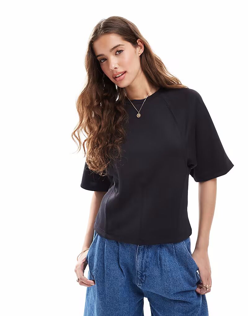 

Мягкая на ощупь футболка Pull&Bear с застежкой на талии черного цвета