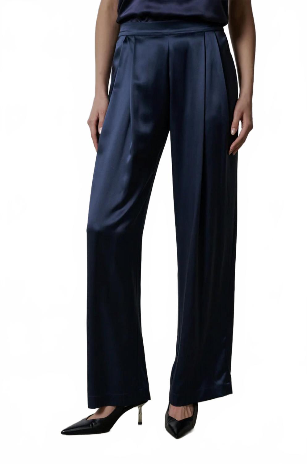 

Ливи Брюки в балтийском цвете Velvet by Graham & Spencer, Baltic