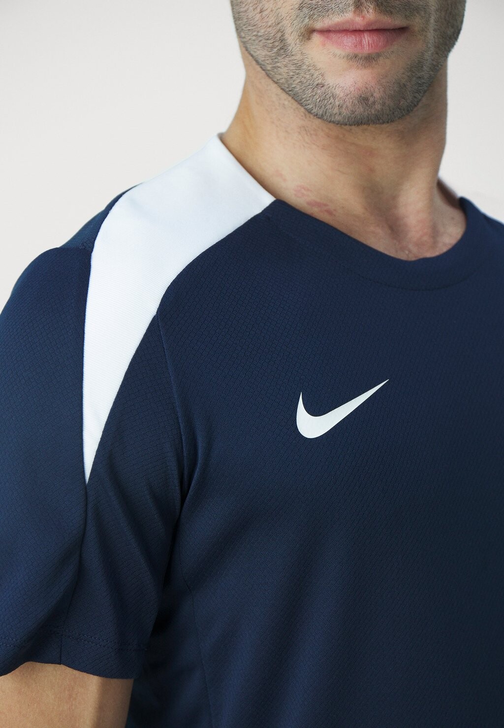 

Спортивная футболка Nike, темно-синий