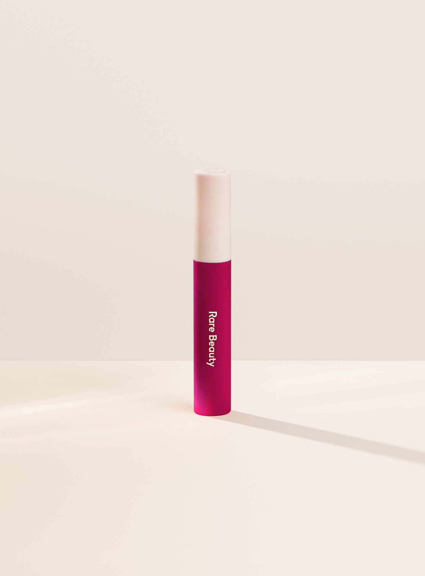 

Матовый крем для губ Lip Soufflé Rare Beauty, цвет heroic/true berry