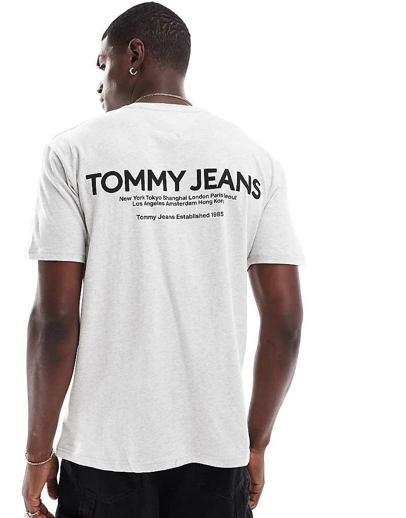 

Серая классическая футболка с линейным принтом на спине Tommy Jeans