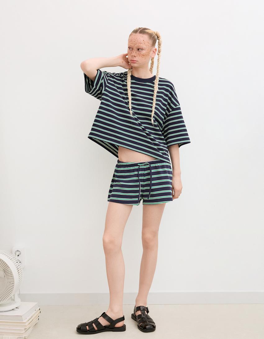 

Мягкие шорты с эластичным поясом Bershka, синий