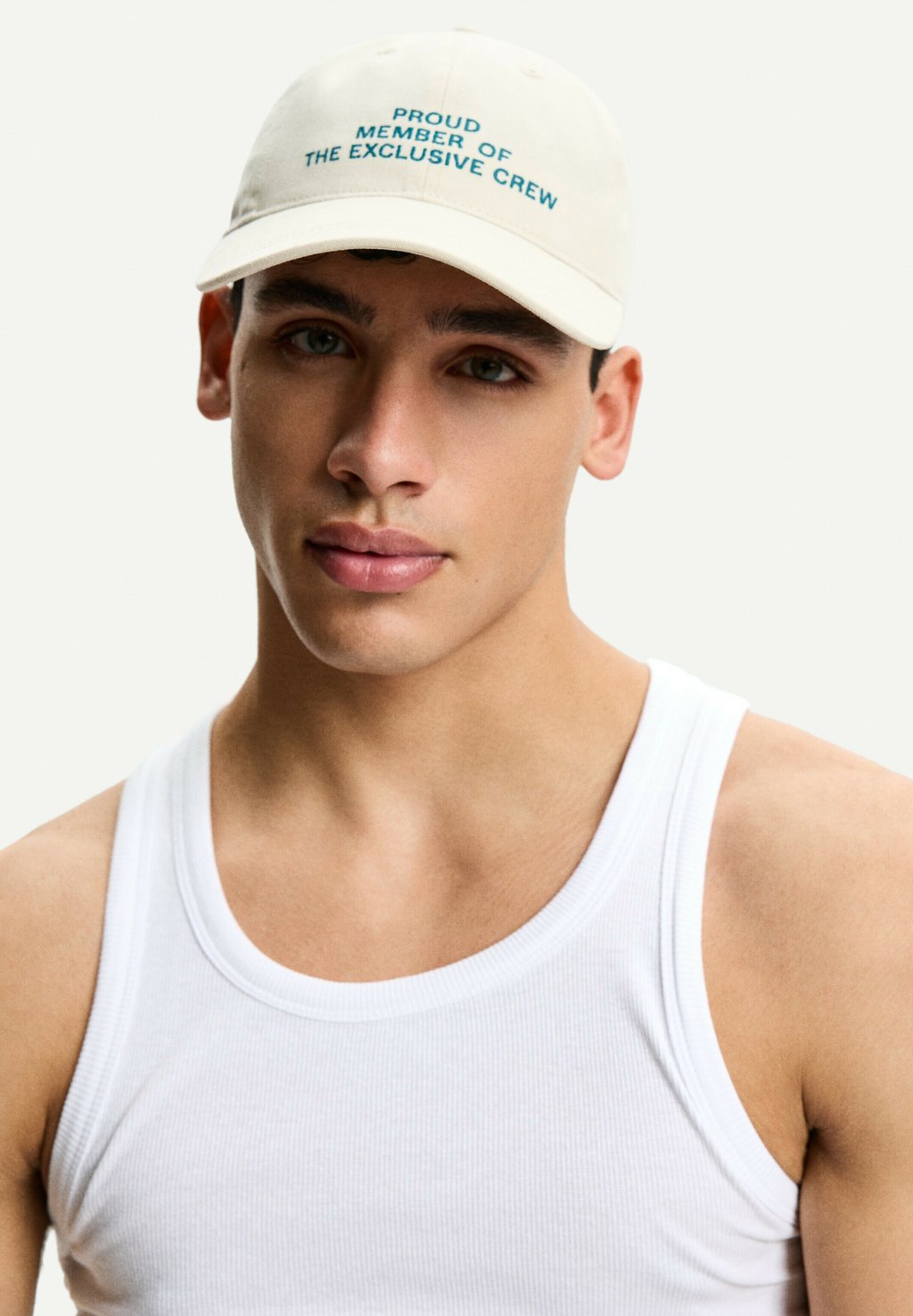 

Бейсболка EMBROIDERED Bershka, кремовый