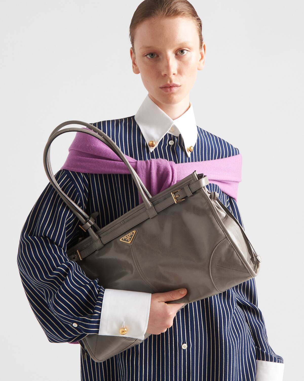 Большая кожаная сумка Prada Bonnie Prada, серебристо-серый — фото 2