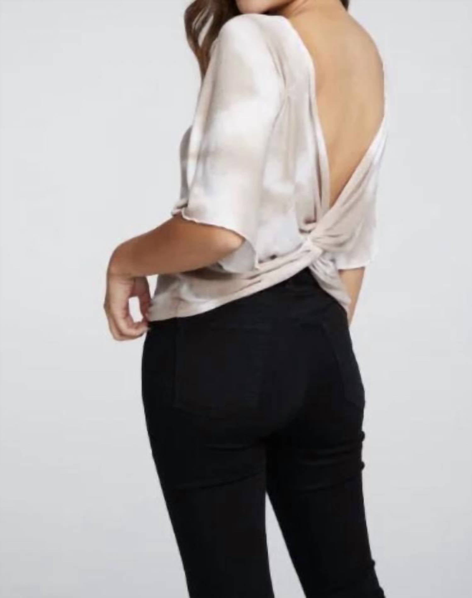 

Футболка Bella Jersey Twist Back Raglan в цвете Diamond Wash Chaser