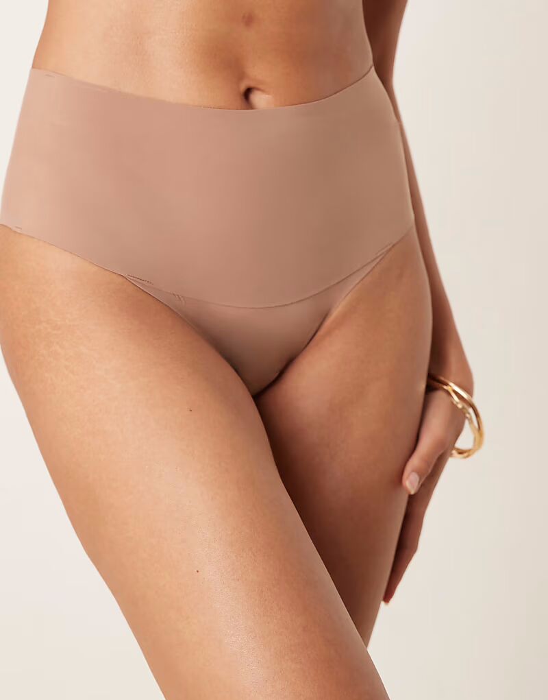 

SPANXsupersmooth Несъедобные трусики-танга цвета кофе с молоком