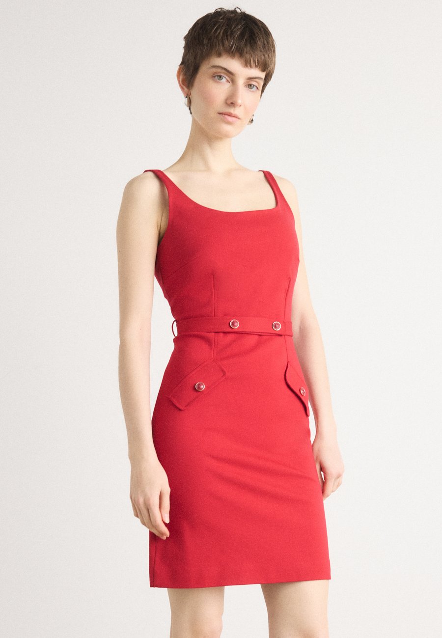 

Платье MARCIANO BY GUESS GWEN SLEEVELESS SHORT DRESS, Samba Red Vibes/Red