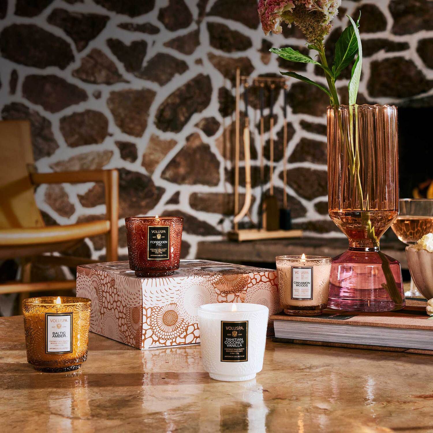 

Подарочный набор свечей Voluspa Metallic Glow Pedestal