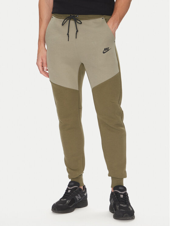 

Спортивные брюки обычного кроя Tech HV0959 Nike, хаки