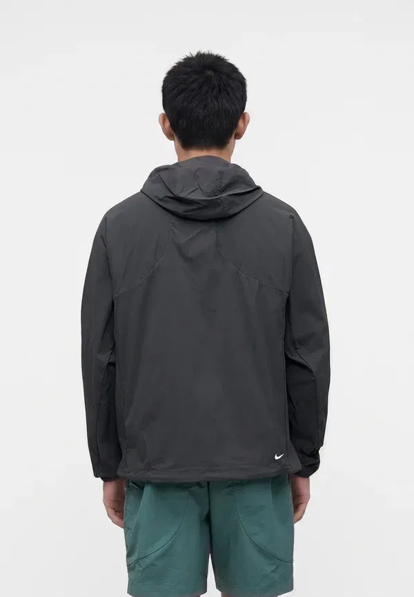 Куртка уличная Nike Acg, антрацит/саммит вайт — фото 3