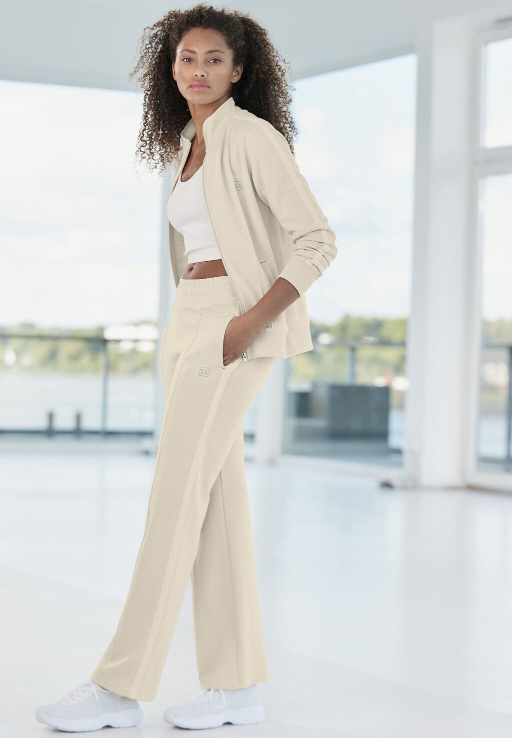 

Спортивная куртка LASCANA Active, бежевый