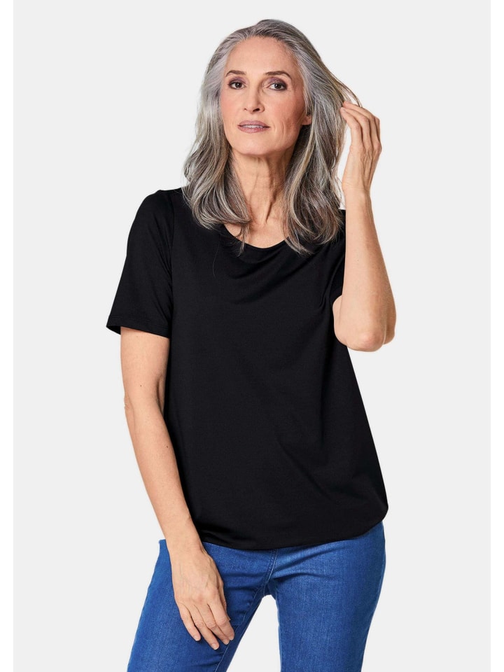 

Рубашка: Рубашка в хорошем состоянии из ткани, сохраняющей форму, черного цвета. GOLDNER