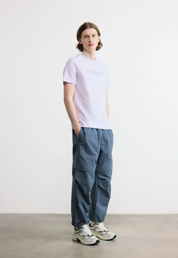 Футболка с графическим принтом в спортивном стиле Calvin Klein, Island Lilac — фото 2