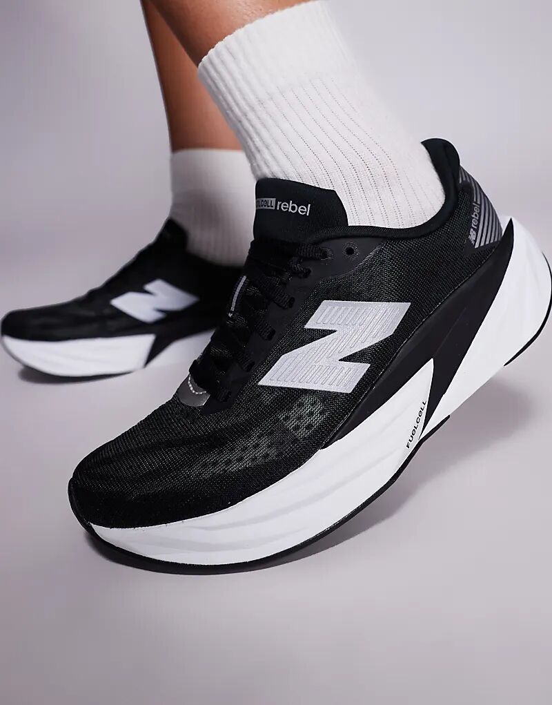 Женские кроссовки для бега New Balance Fuelcell Rebel v5 черного цвета — фото 4
