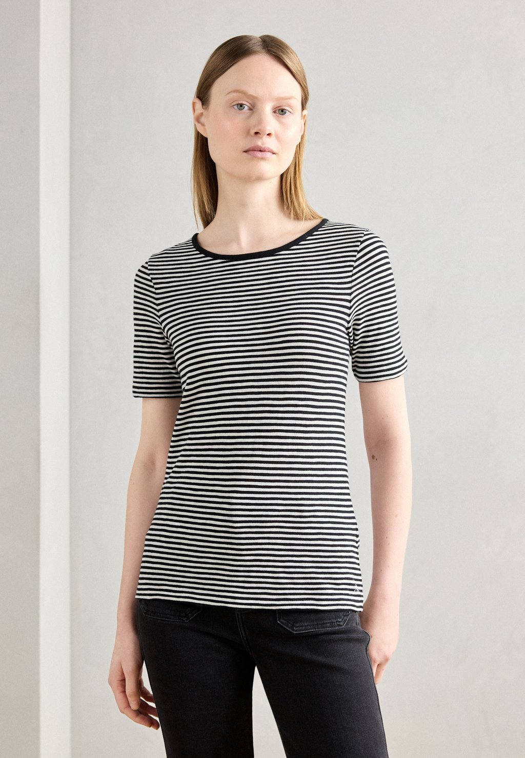 

Футболка с принтом SHORT SLEEVE ROUND NECK STRIPED Marc O'Polo, черный