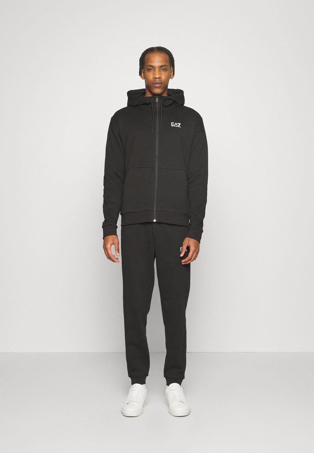 

Спортивный костюм TRACKSUIT EA7 Emporio Armani, черный