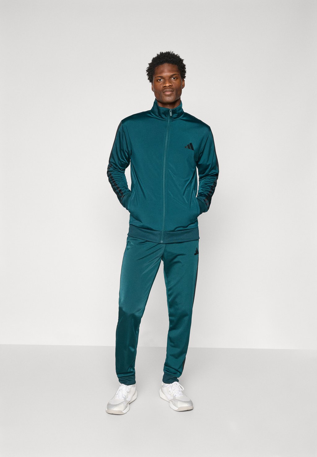 

Спортивный костюм SET Adidas Sportswear, темно-зеленый