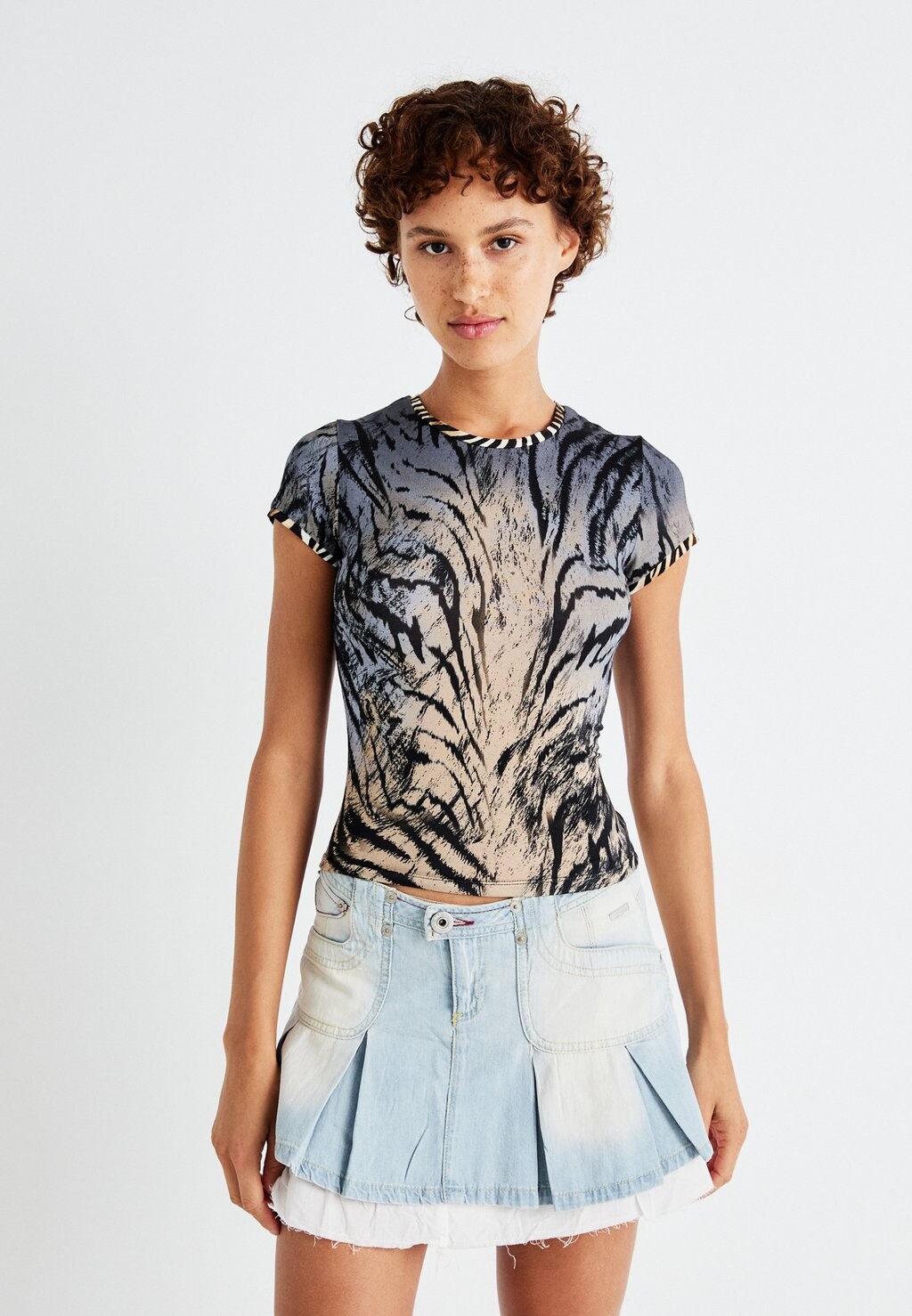 

Футболка с принтом PRINTED BABY TEE WITH CONTRAST BINDING Jaded London, серый