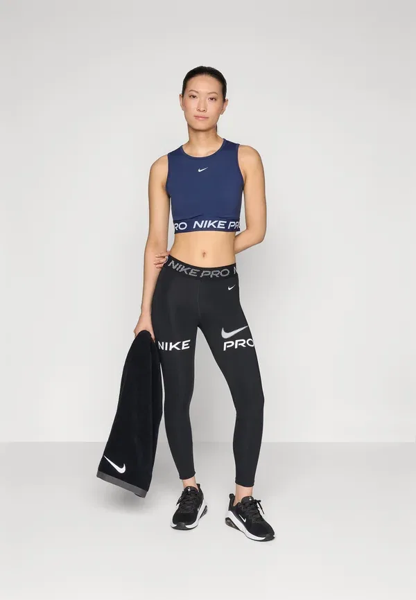 Топ Nike Performance 365 Crop Tank, цвет темно-синий/белый — фото 2