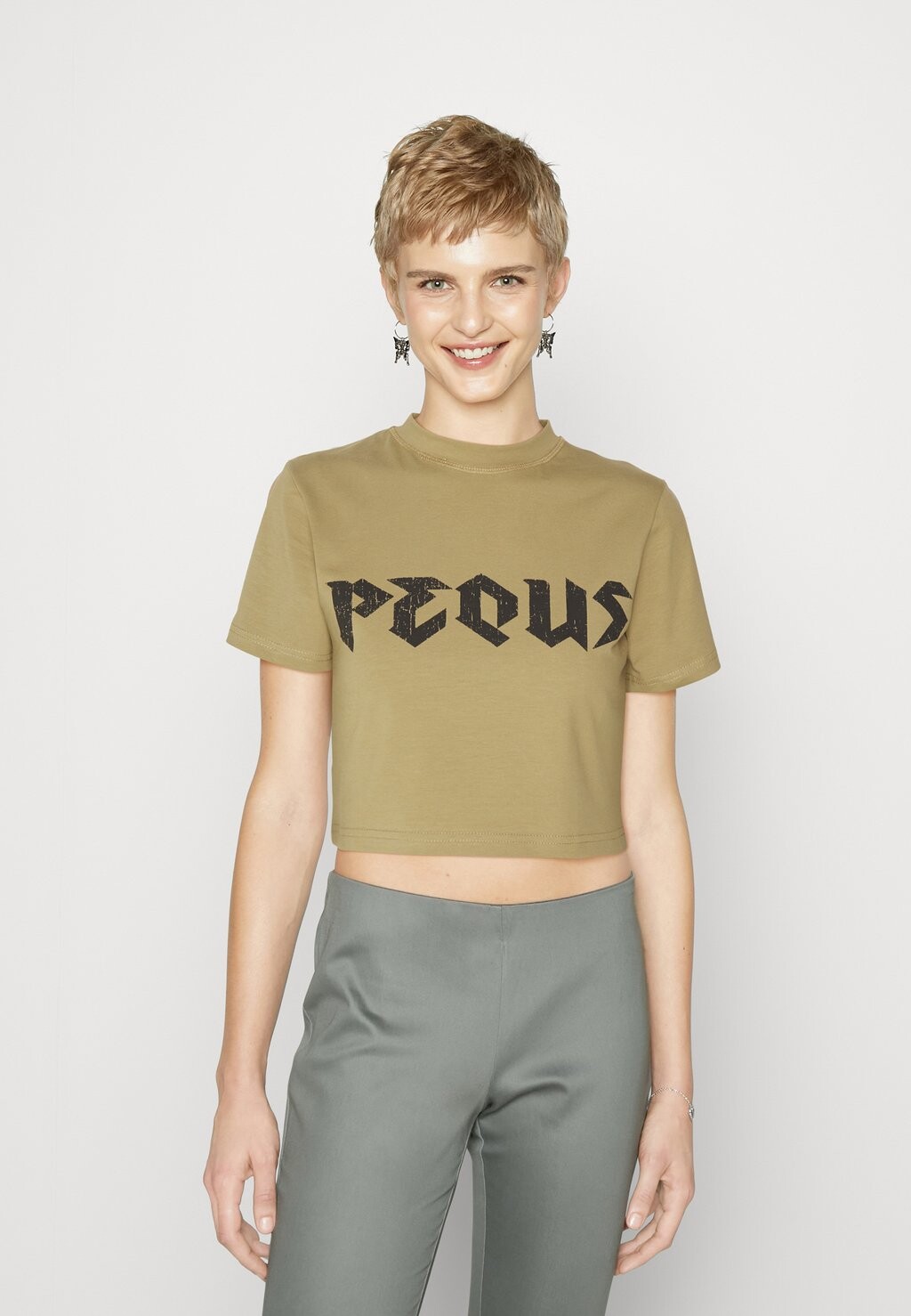 

Футболка с принтом BAND LOGO CROP PEQUS, цвет olive green