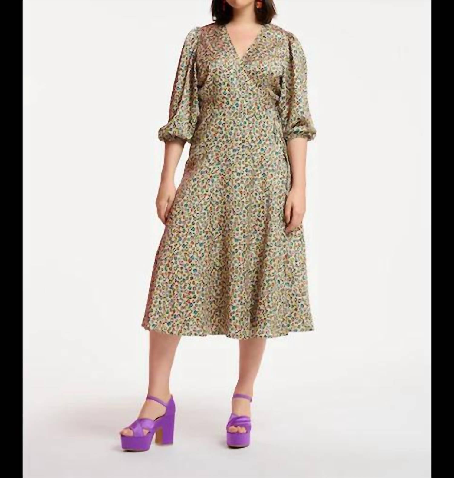 

Платье-халат Dilami миди в бежевом цвете ESSENTIEL ANTWERP