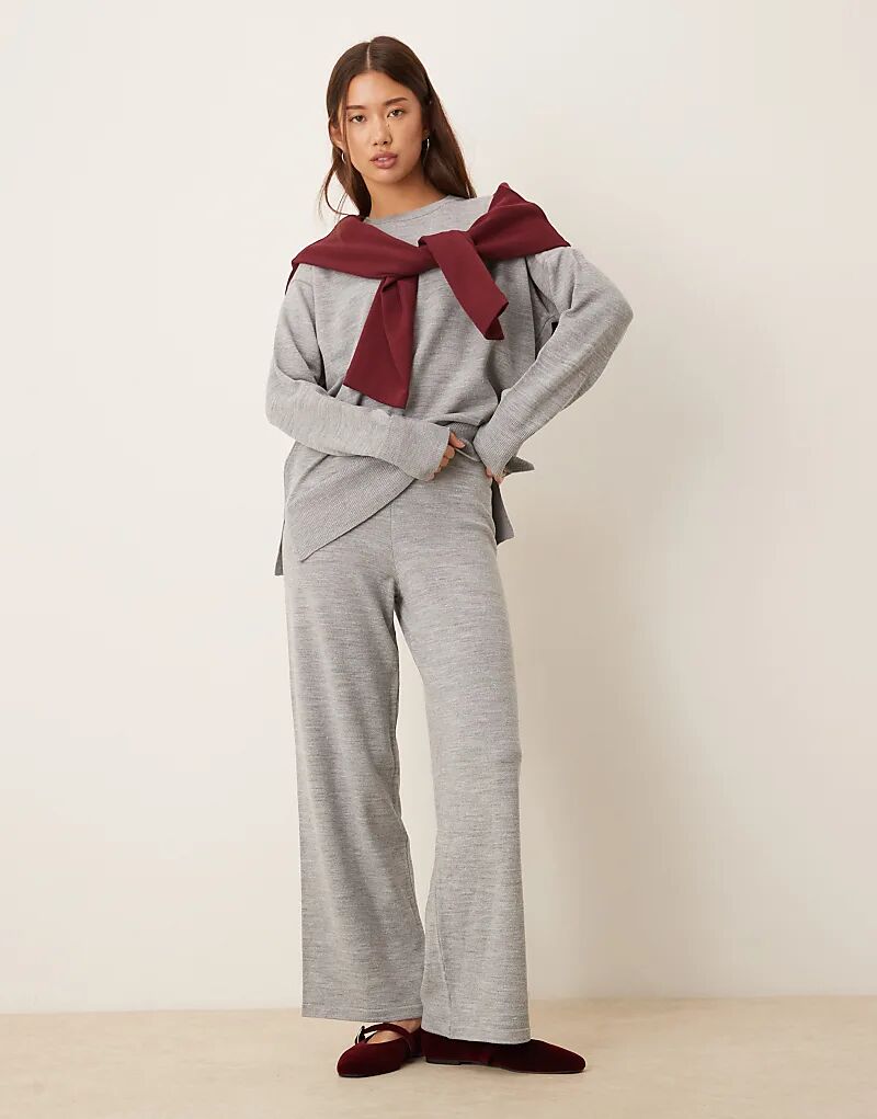 

Трикотажные структурированные брюки ASOS DESIGN серого цвета