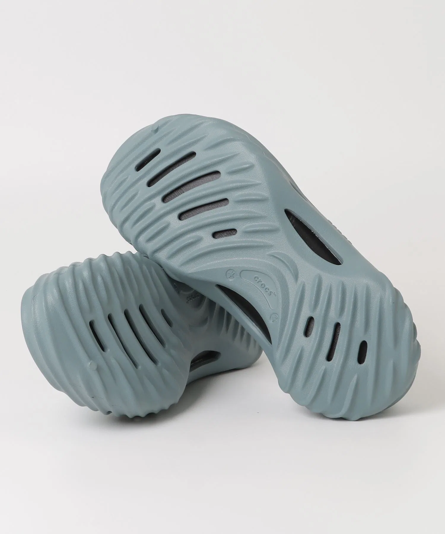 Унисекс сандалии Crocs ECHO WAVE серые — фото 3