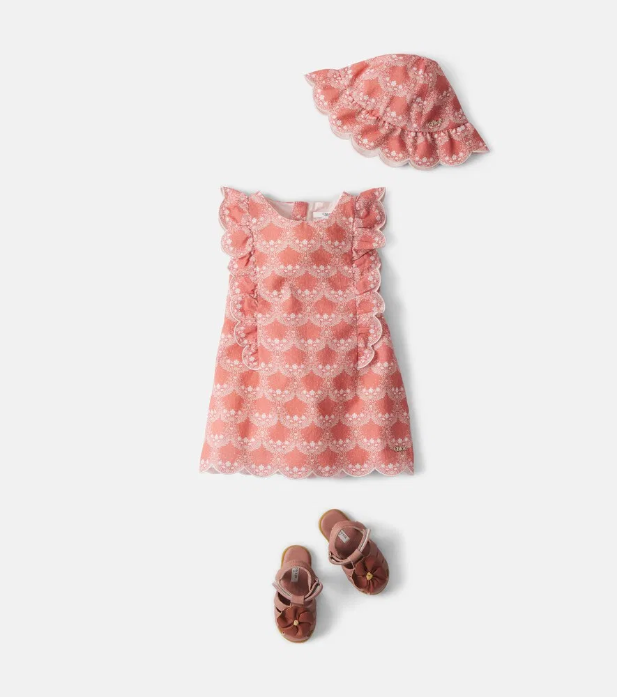 Детский хлопковый комплект: платье и шапочка с цветочным принтом Chloé Kids, розовый — фото 2