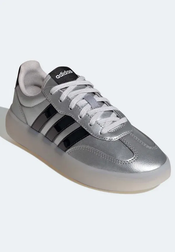 Кроссовки Barreda decode Adidas Originals, серебристый металлик, черный, меловой белый — фото 2