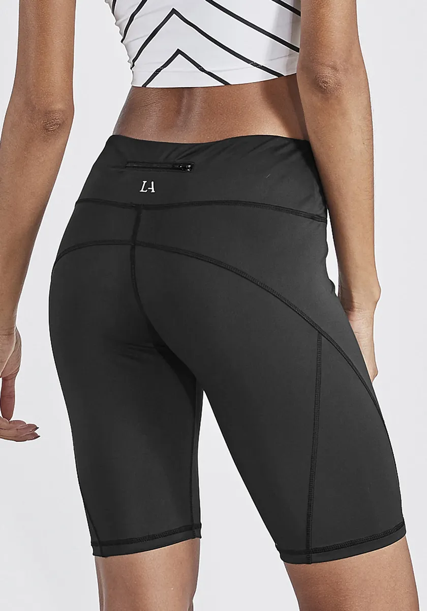 

Велосипедные шорты LASCANA ACTIVE "Basic Bottoms" с небольшим карманом на поясе сзади, черный