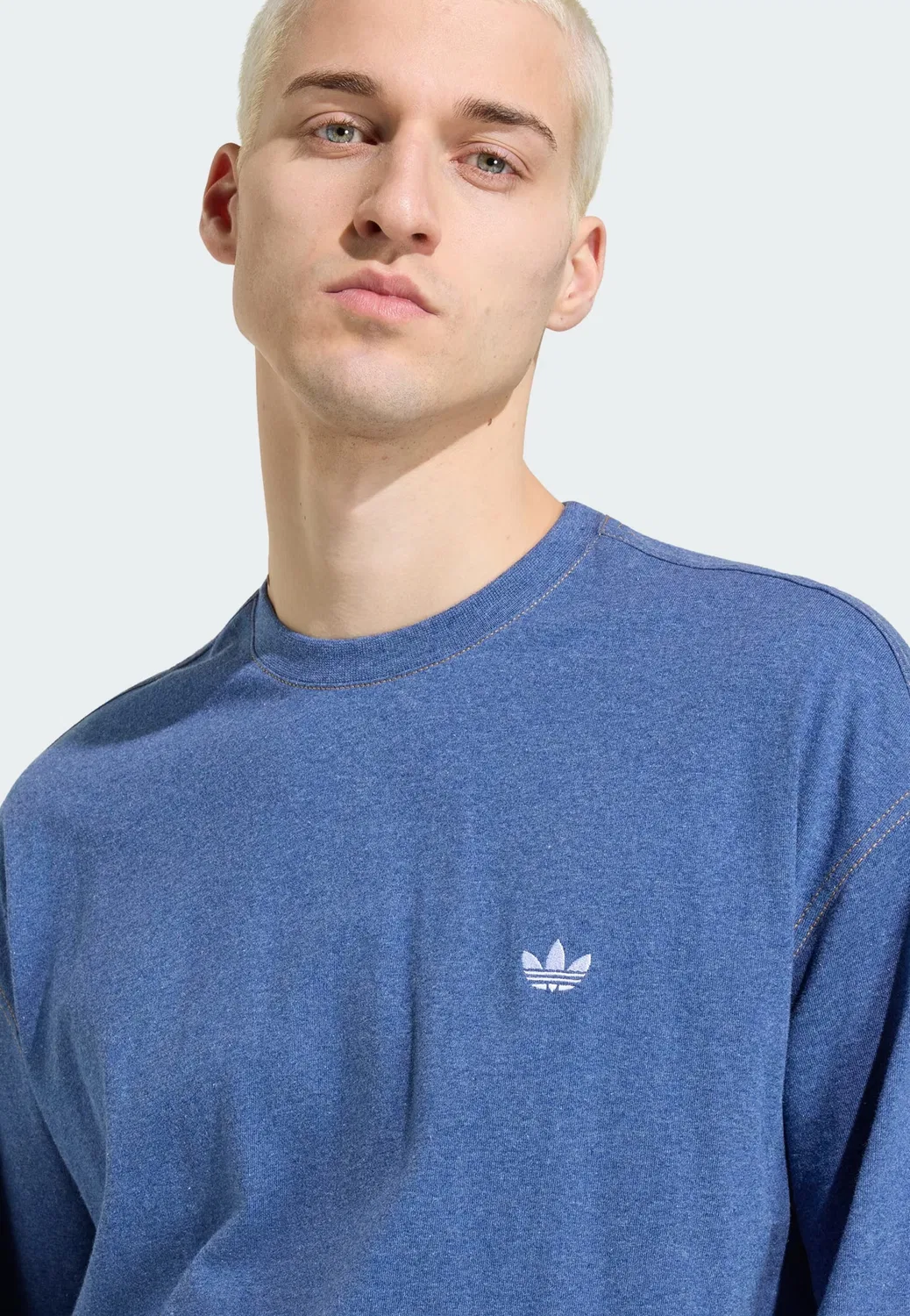Футболка Adidas Originals Trefoil Essentials в сине-белом цвете — фото 4