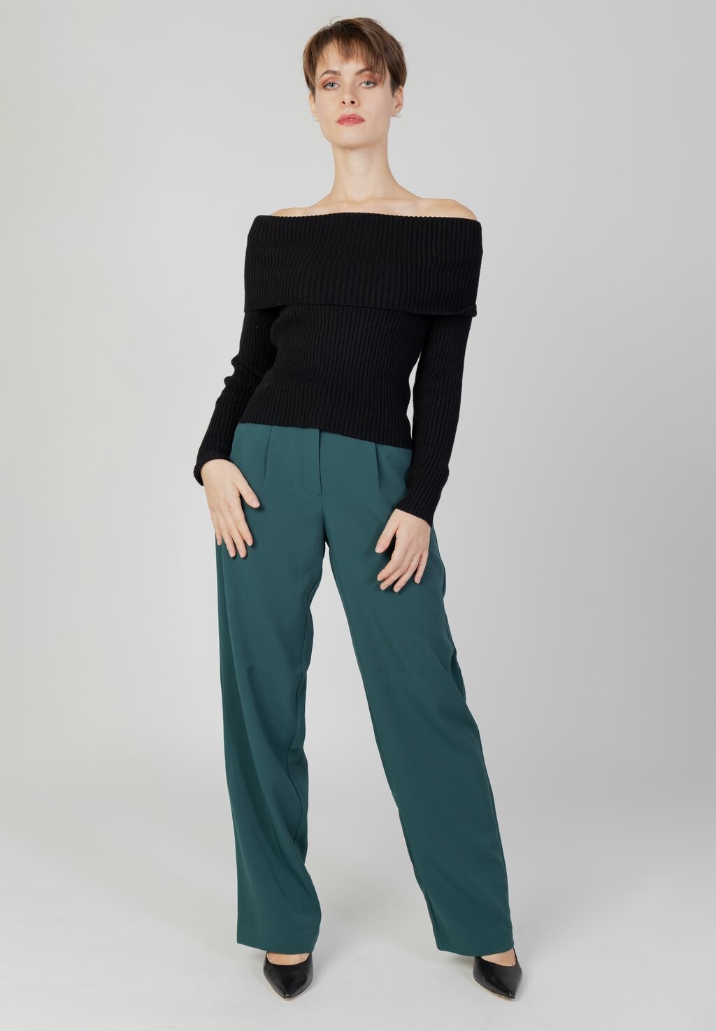 

Джемпер KATIA OFF SHOULDER ONLY, черный