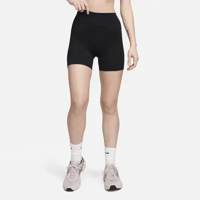 

Шорты Nike One, черный