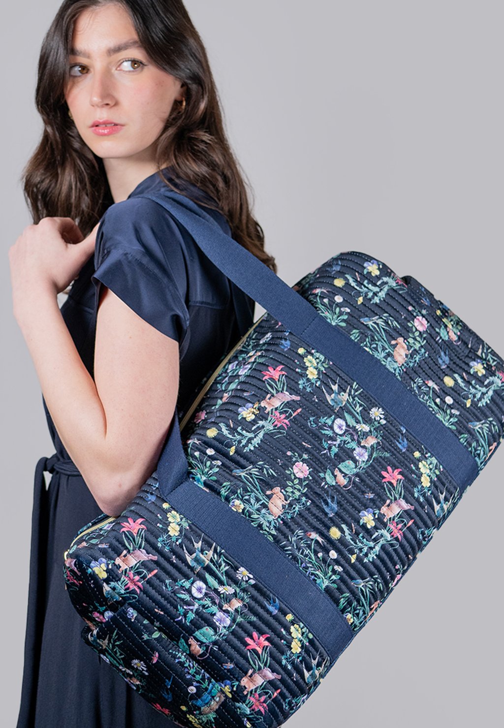 

Сумка выходного дня RUNNING BUNNY - Holdall FABLE ENGLAND, темно-синий