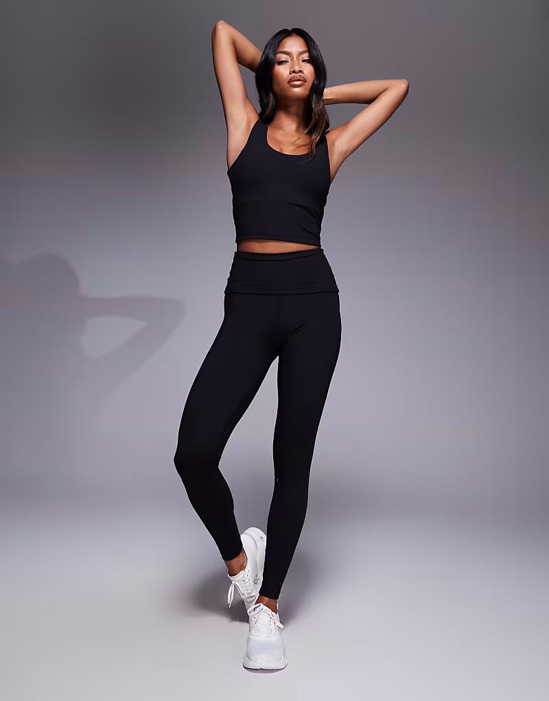 

Мягкие леггинсы Yoga с защипами на талии, черного цвета 4505