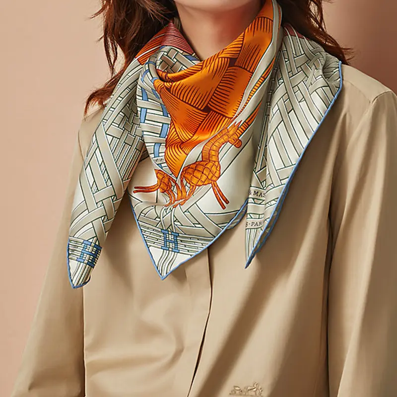 HERMES Шёлковый шарф женский, Raw Fabric/Pumpkin/Rosewood — фото 2
