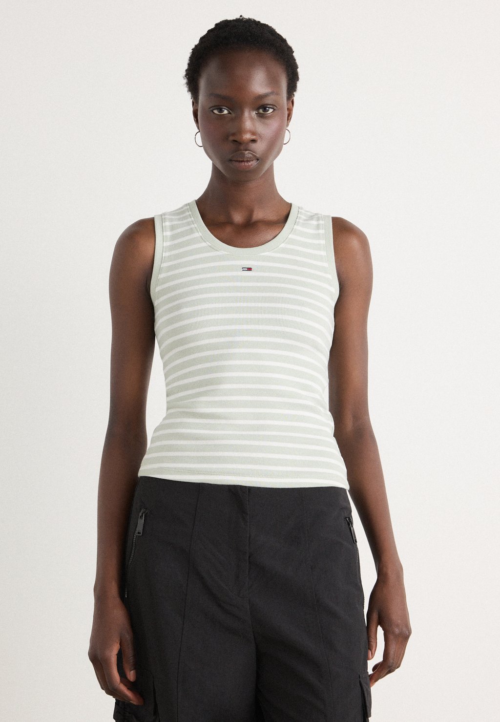 

Топ ESSENTIAL TANK Tommy Jeans, зеленый