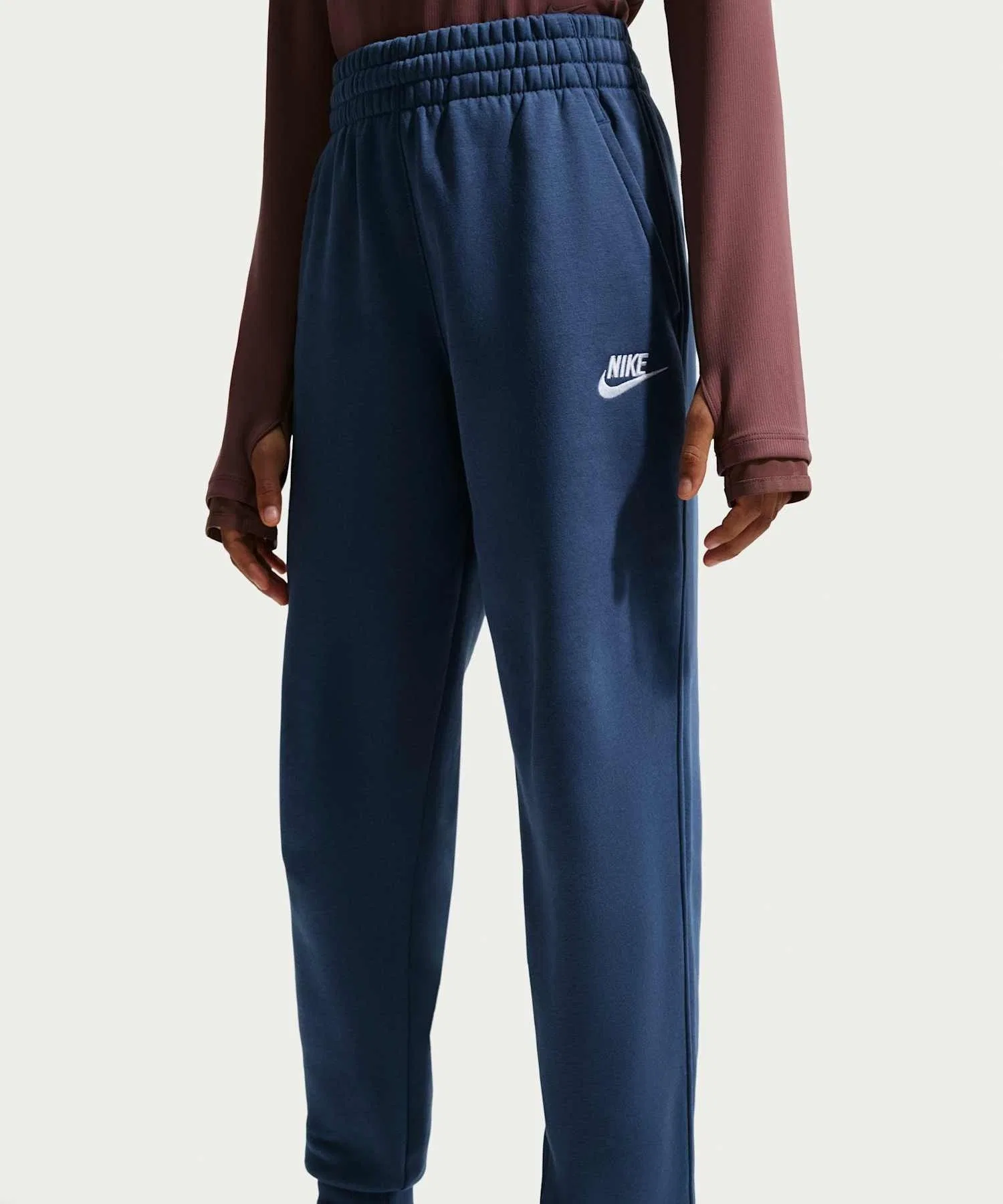 Детские флисовые спортивные брюки Nike Sportswear Club / Детские флисовые спортивные брюки Nike Sportswear Club FD3008-461, цвет «Мистический синий» — фото 3