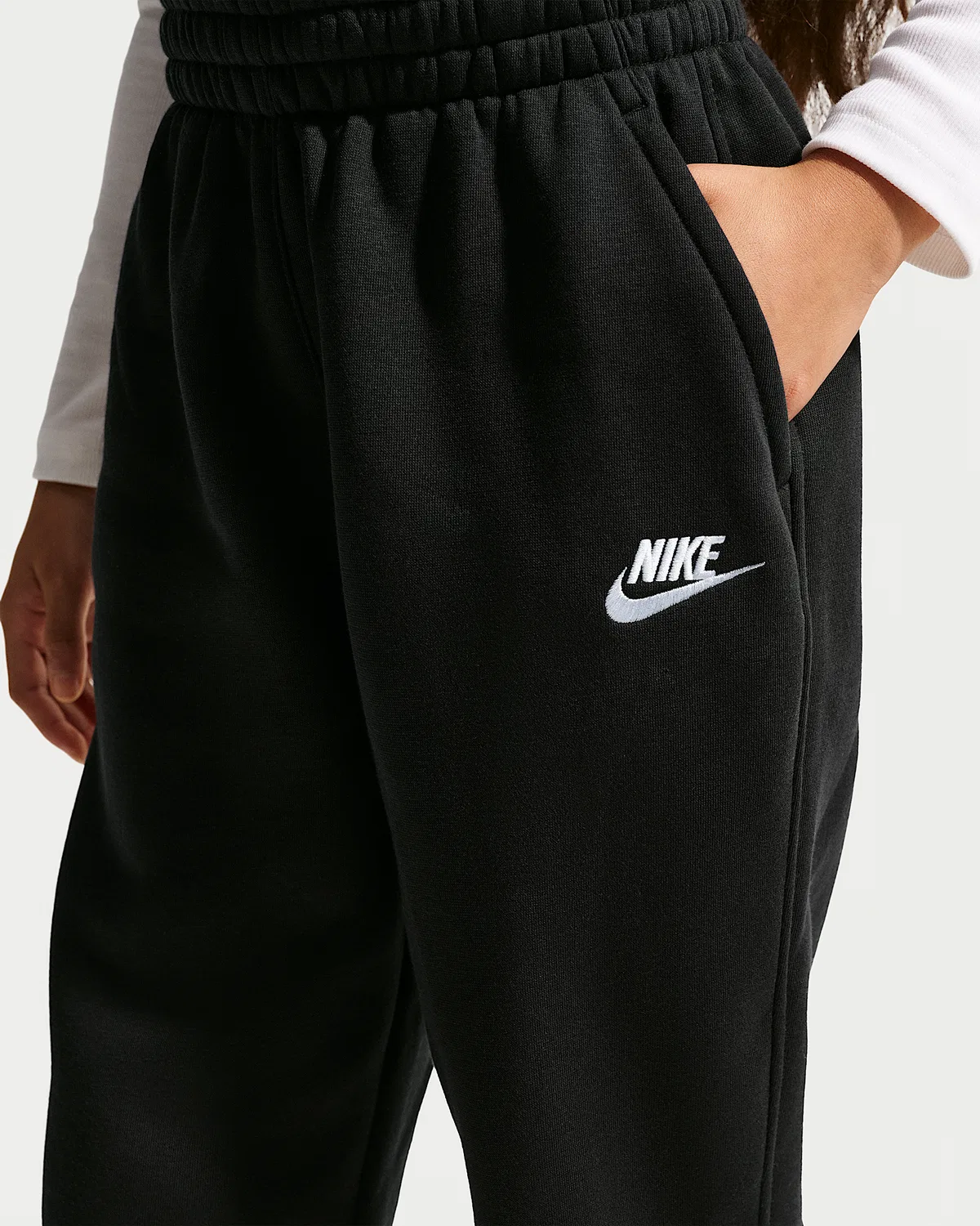 Детские свободные штаны Nike Sportswear Club Fleece, Black/White — фото 3