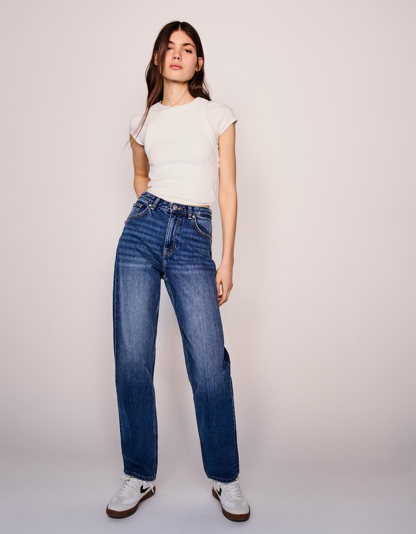 

Джинсы mom с высокой посадкой и комфортом Bershka, синий