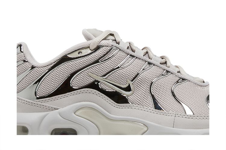 Кроссовки Air Max Plus GS 'Light Iron Ore Chrome', серый — фото 2