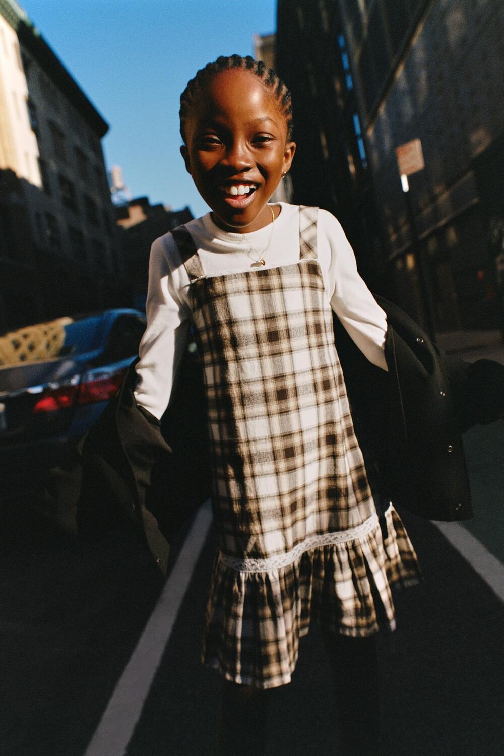 

Платье-сарафан в клетку с футболкой в рубчик ZARA, кэмел